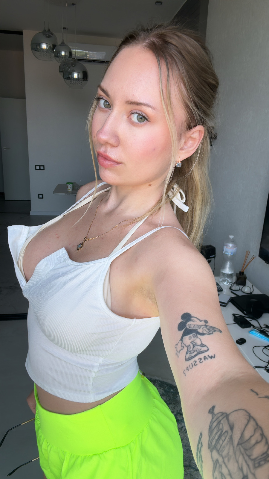 KateV in her underwear in Weifang