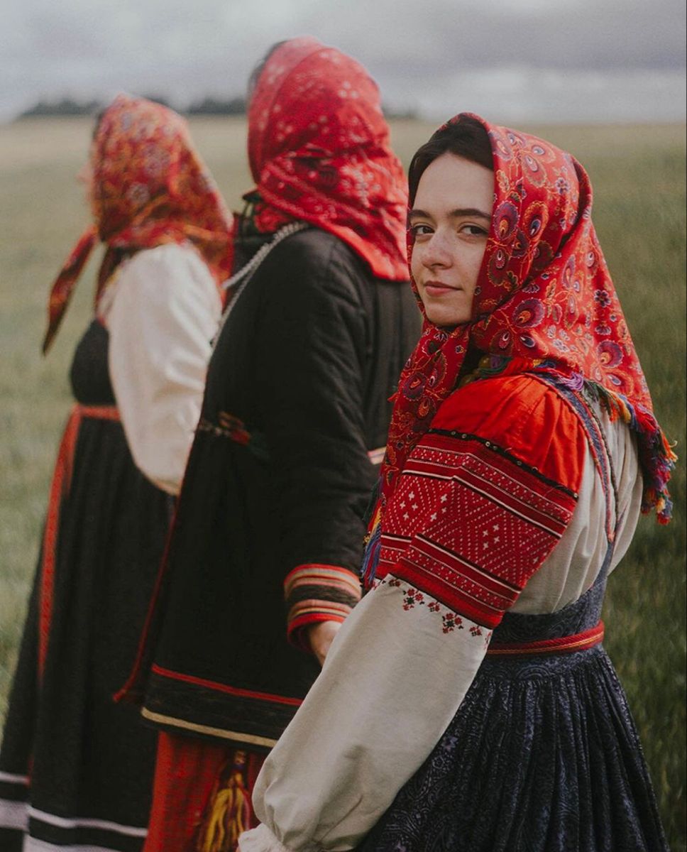 Women in Slavic costumes in Weifang