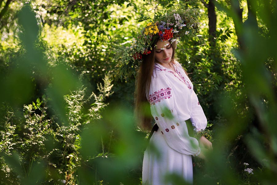 Model Girls in Slavic costumes in Weifang