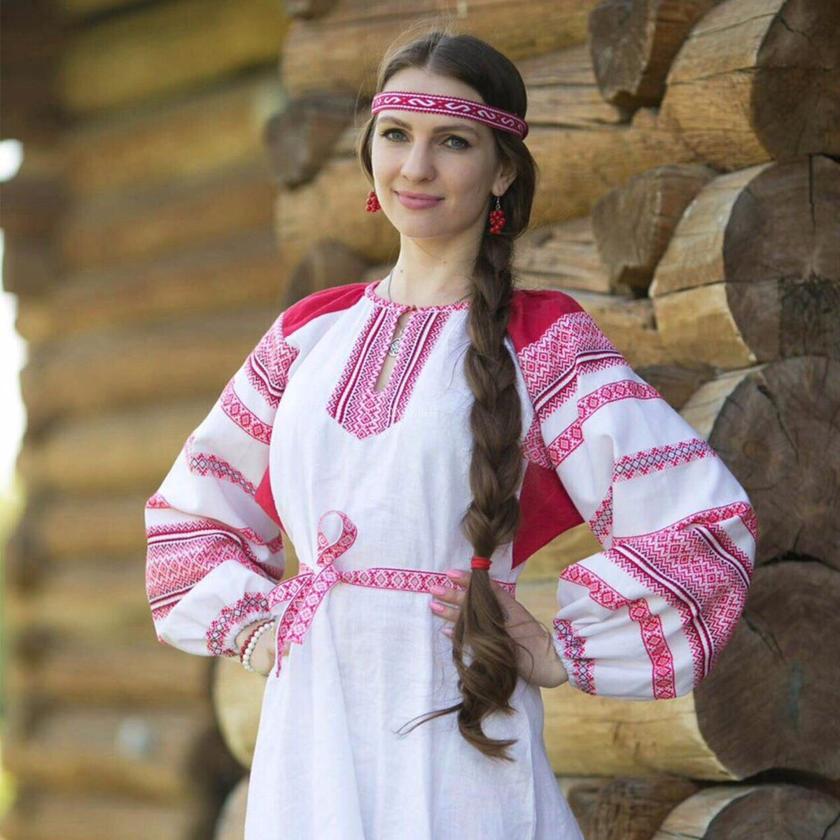Girls in Slavic costumes in Weifang