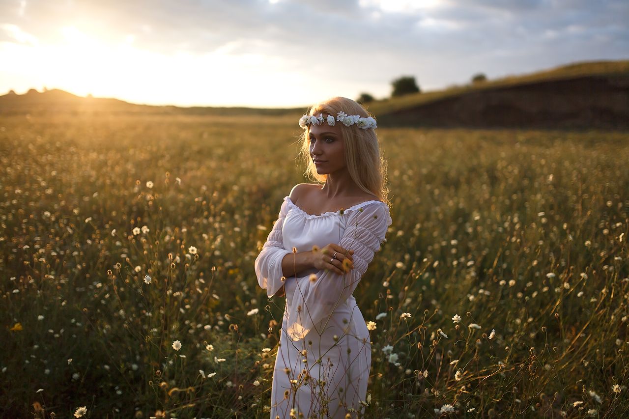 Girls in Slavic costumes in Weifang
