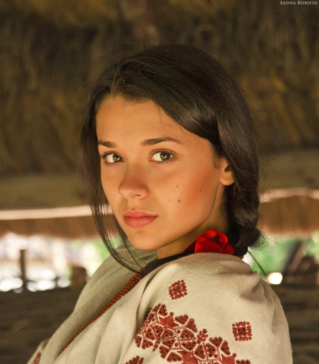 Girls in Slavic costumes in Weifang